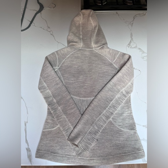 MOUNTAIN HARDWEAR Women's
Wool Blend Athletic Hooded
Sweater - Picture 5 of 8